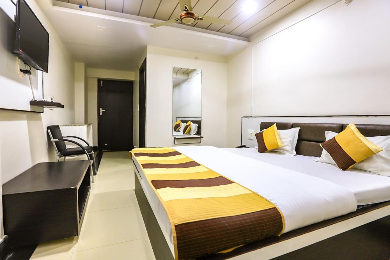 Oyo 11840 Hotel Venus Ajmer Buitenkant foto